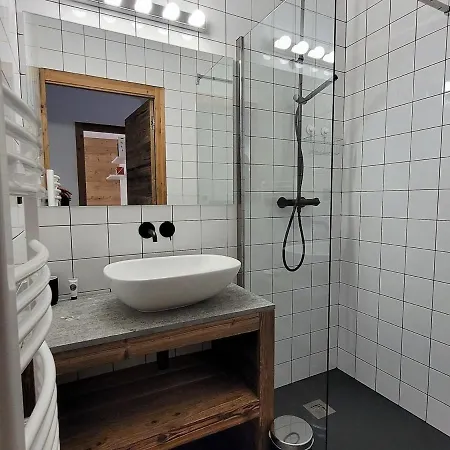 Apartment De Charme Avec Jacuzzi Et Parking, 6 Pers. Aux Gets - Fr-1-598-92